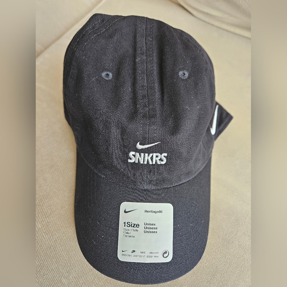 NWT SNKRS Nike black Hat